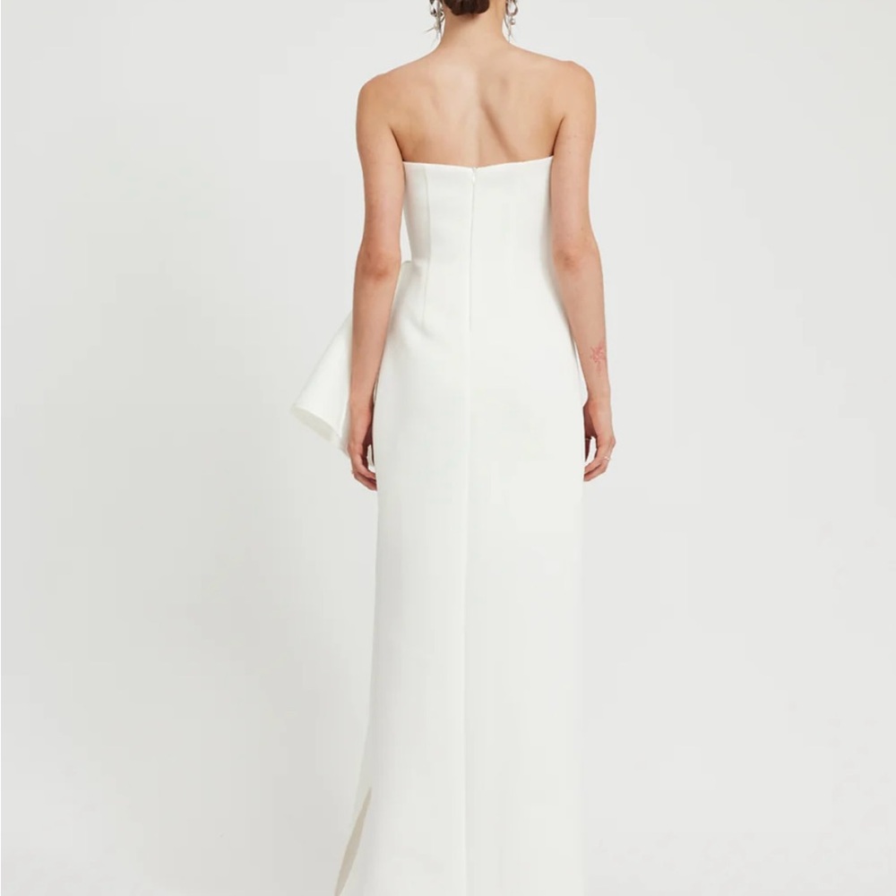 Elegant White Strapless Dress - Picture 5 of 8